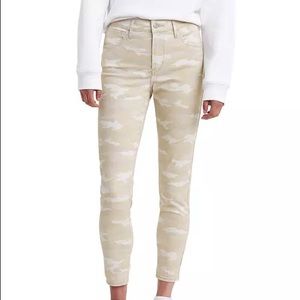 Levi’s 720 High-Rise Super Skinny Cropped Jeans